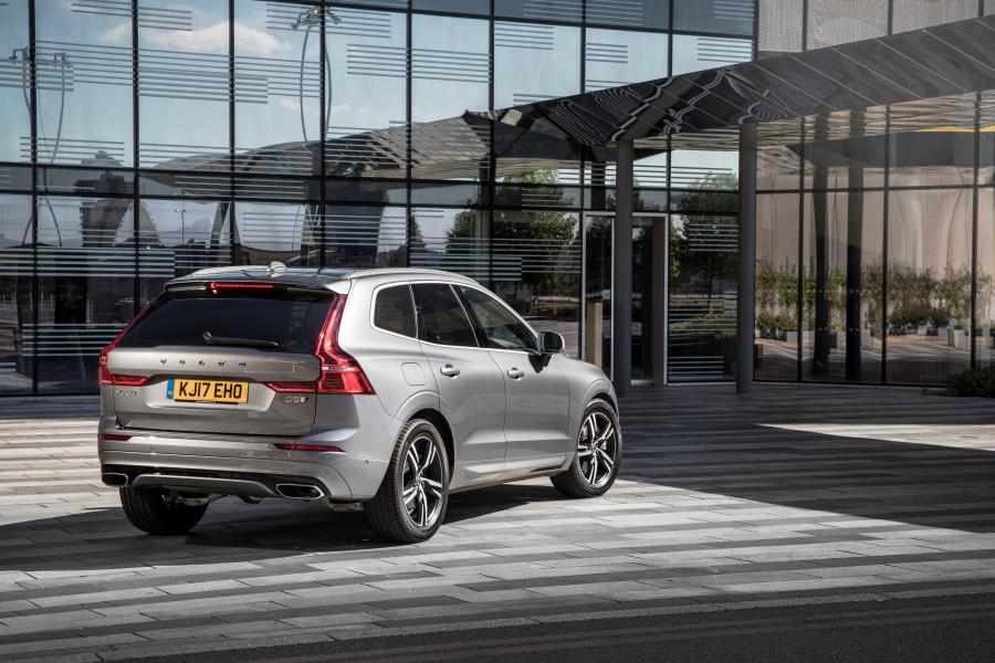  Volvo XC60 D5 R-Deisgn 2017 года  (UK) (фото 4 из 82)